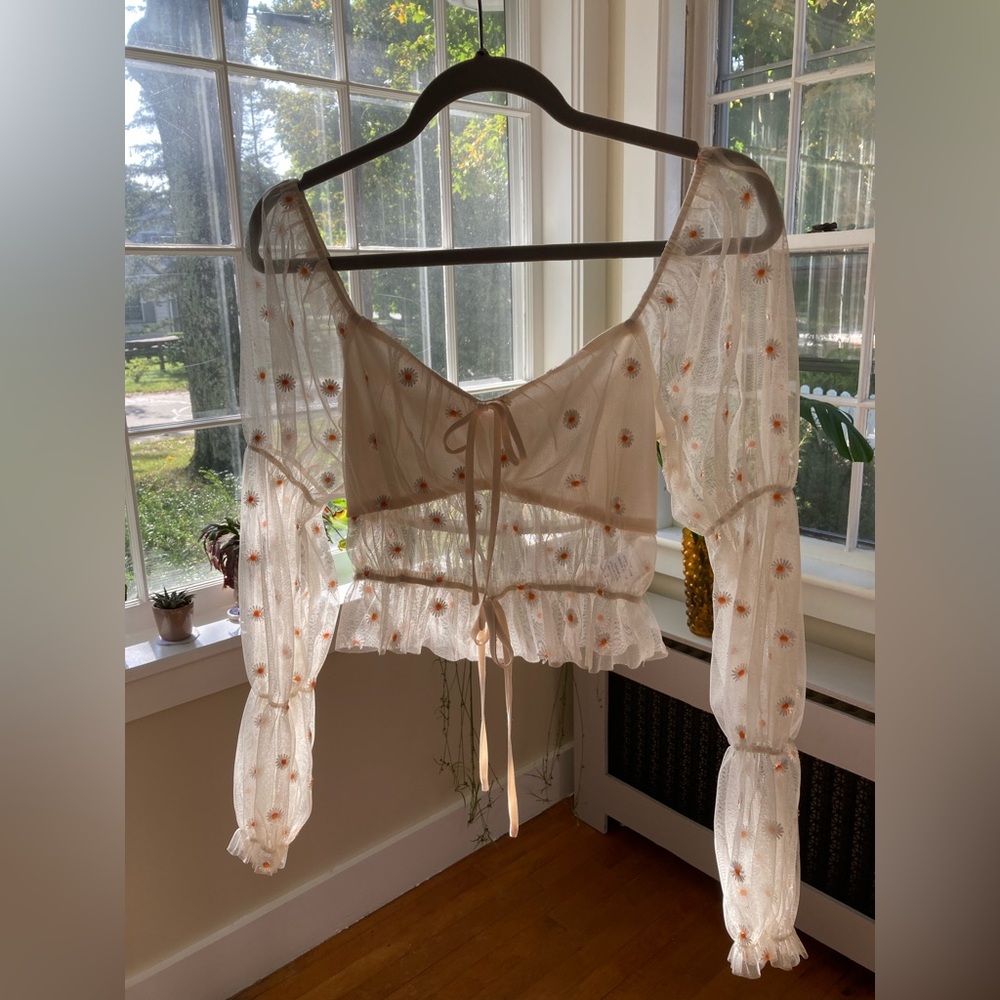 Mesh cropped top with white floral appliqué and tie accents. Size small.